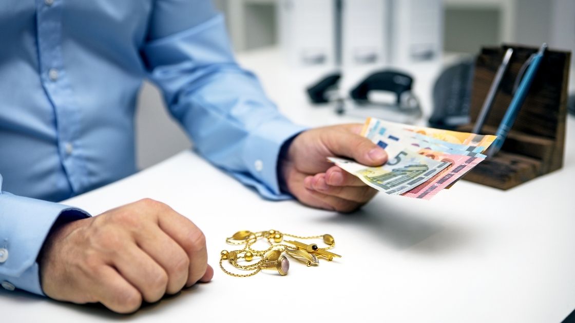 Gadai Emas atau Jual? Mana Lebih Untung?