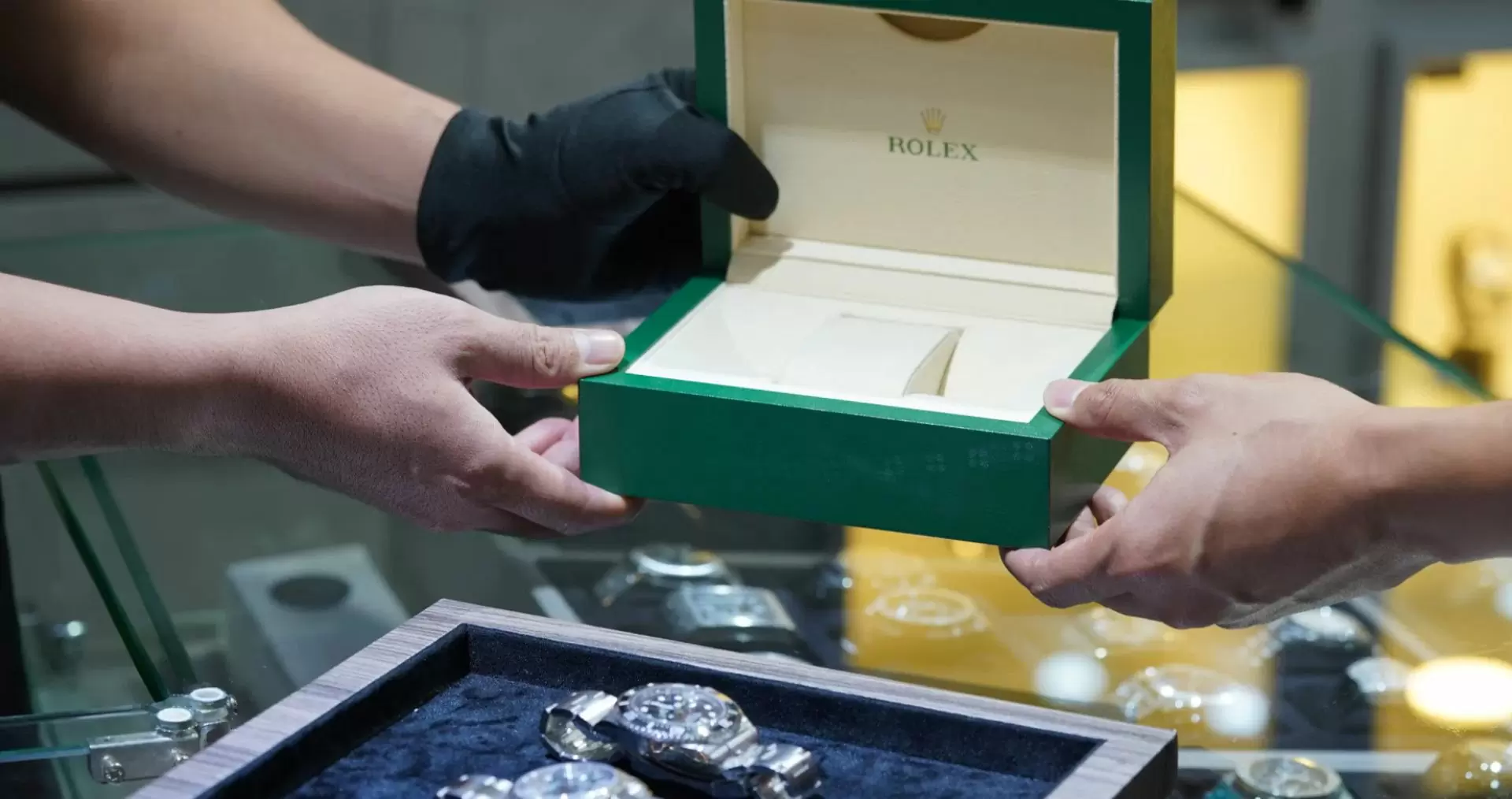 Jangan Sampai Tertipu! Ini Cara Membedakan Rolex Asli dan Palsu Sebelum Menggadai Jam Tangan Mewah Anda
